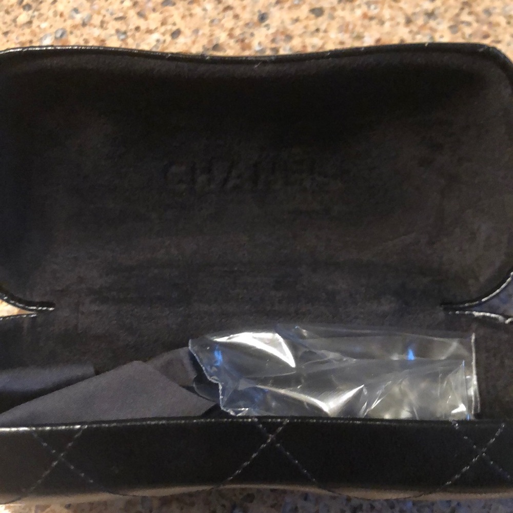 Chanel sunglasses authentic! - Picture 5 of 7